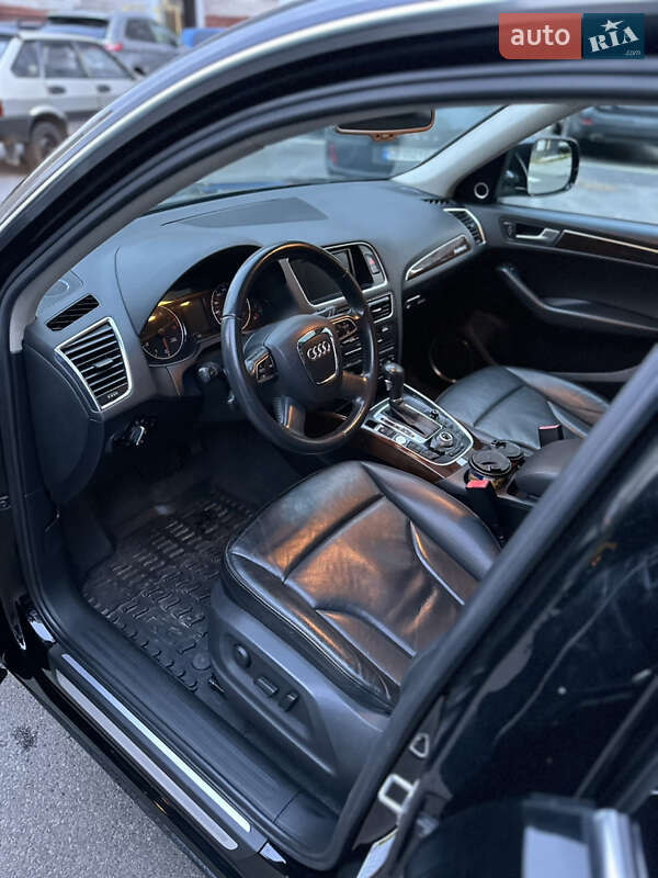 Позашляховик / Кросовер Audi Q5 2011 в Чернігові
