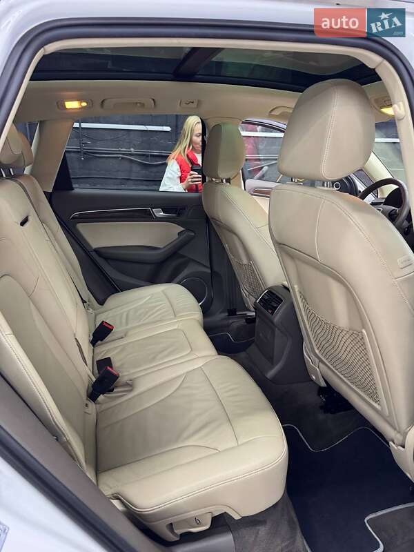 Позашляховик / Кросовер Audi Q5 2016 в Києві