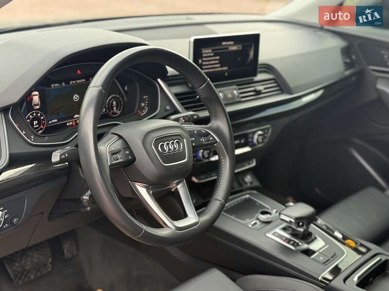 Позашляховик / Кросовер Audi Q5 2018 в Луцьку