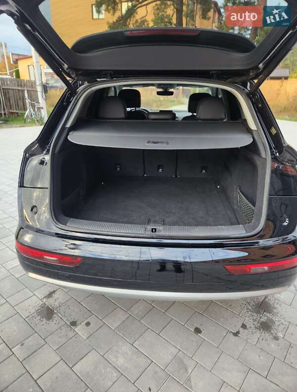 Внедорожник / Кроссовер Audi Q5 2018 в Остроге