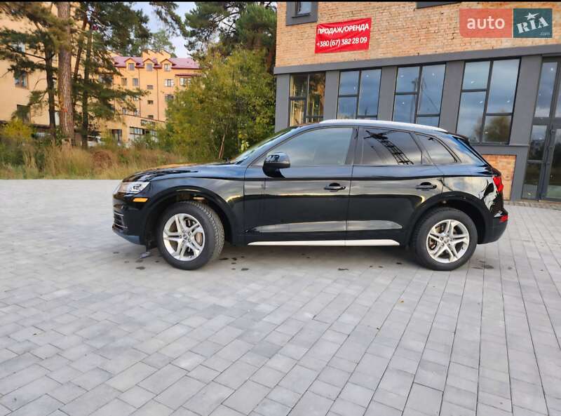 Внедорожник / Кроссовер Audi Q5 2018 в Остроге