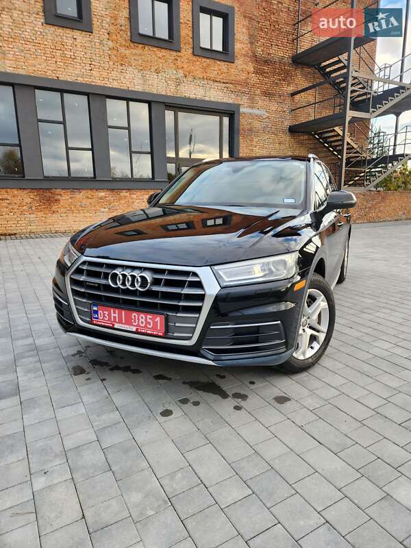 Внедорожник / Кроссовер Audi Q5 2018 в Остроге