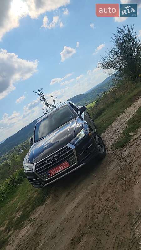 Внедорожник / Кроссовер Audi Q5 2018 в Остроге