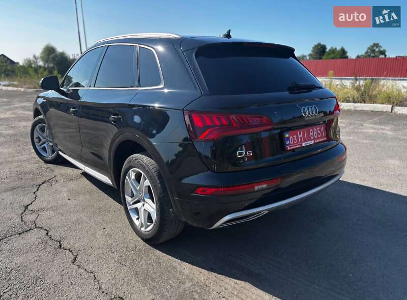 Внедорожник / Кроссовер Audi Q5 2018 в Остроге