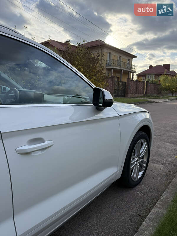 Позашляховик / Кросовер Audi Q5 2019 в Рівному