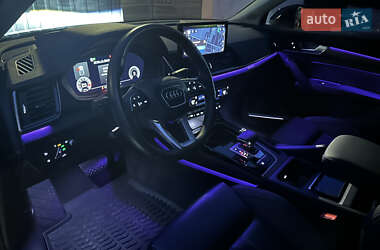 Внедорожник / Кроссовер Audi Q5 2021 в Киеве