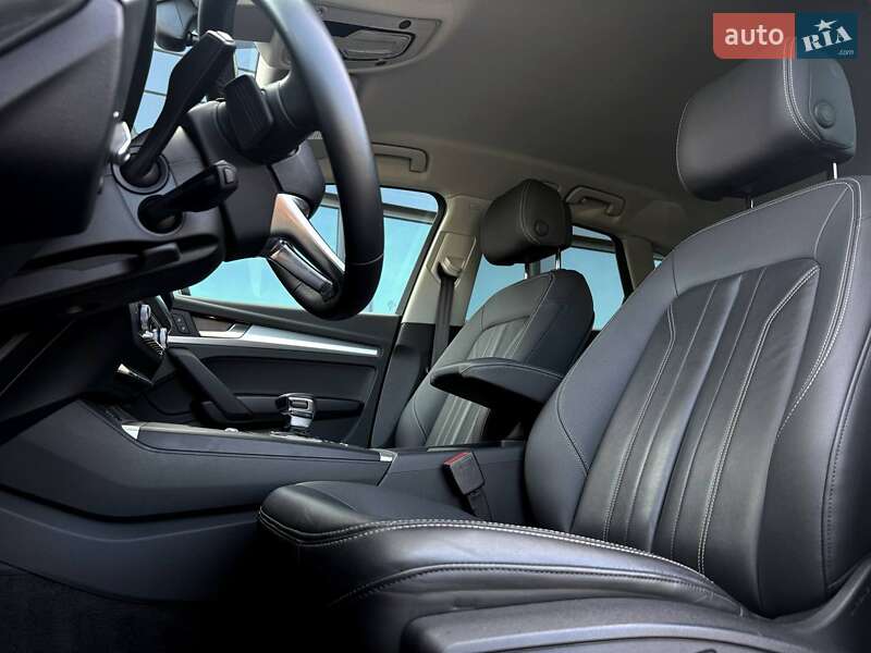 Внедорожник / Кроссовер Audi Q5 2023 в Ровно