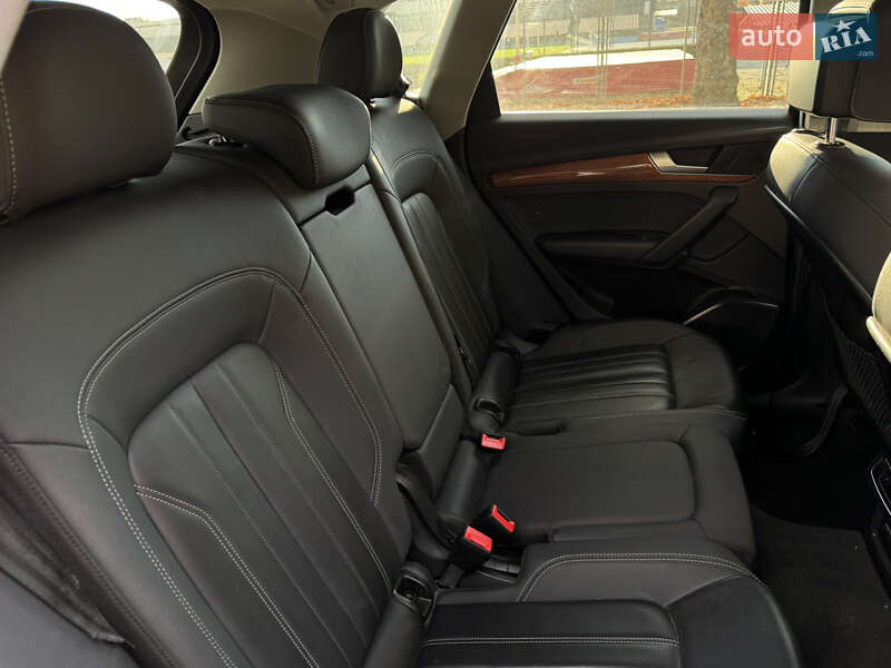 Позашляховик / Кросовер Audi Q5 2021 в Ужгороді