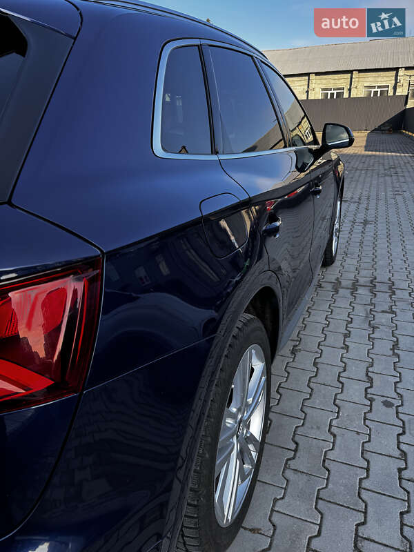 Позашляховик / Кросовер Audi Q5 2017 в Львові