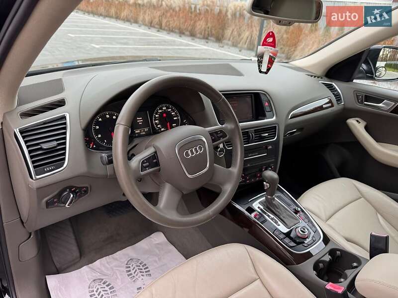Позашляховик / Кросовер Audi Q5 2011 в Луцьку