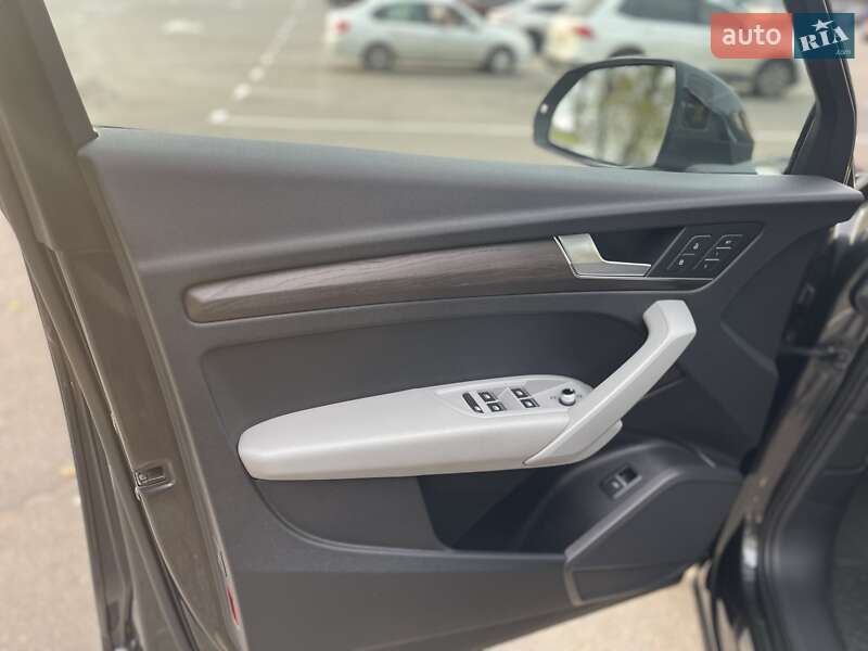 Внедорожник / Кроссовер Audi Q5 2017 в Киеве