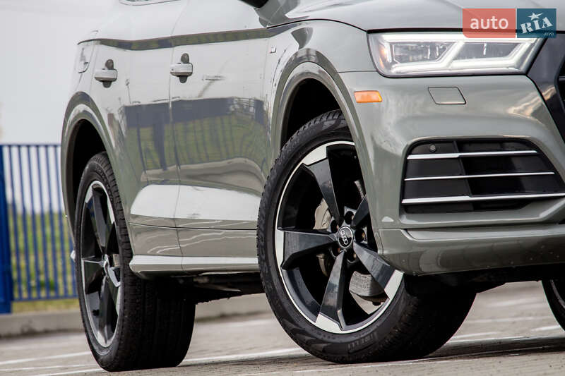 Внедорожник / Кроссовер Audi Q5 2020 в Нововолынске