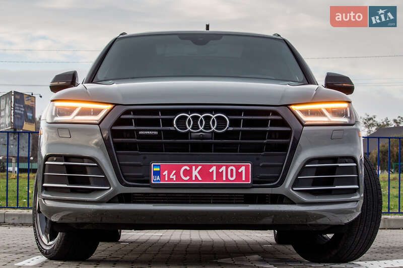 Внедорожник / Кроссовер Audi Q5 2020 в Нововолынске