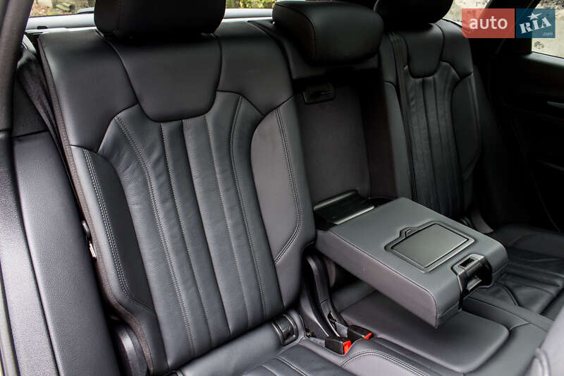 Внедорожник / Кроссовер Audi Q5 2020 в Нововолынске