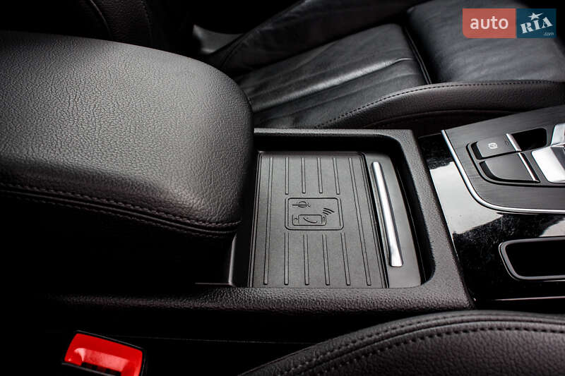 Внедорожник / Кроссовер Audi Q5 2020 в Нововолынске