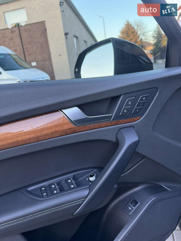 Позашляховик / Кросовер Audi Q5 2021 в Володимирі