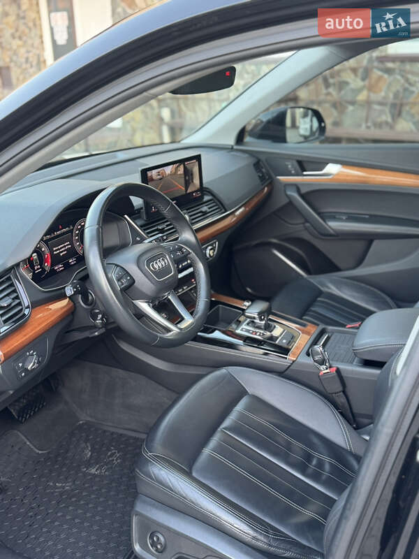 Позашляховик / Кросовер Audi Q5 2021 в Володимирі