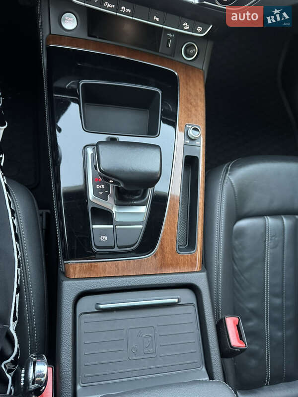 Позашляховик / Кросовер Audi Q5 2021 в Володимирі