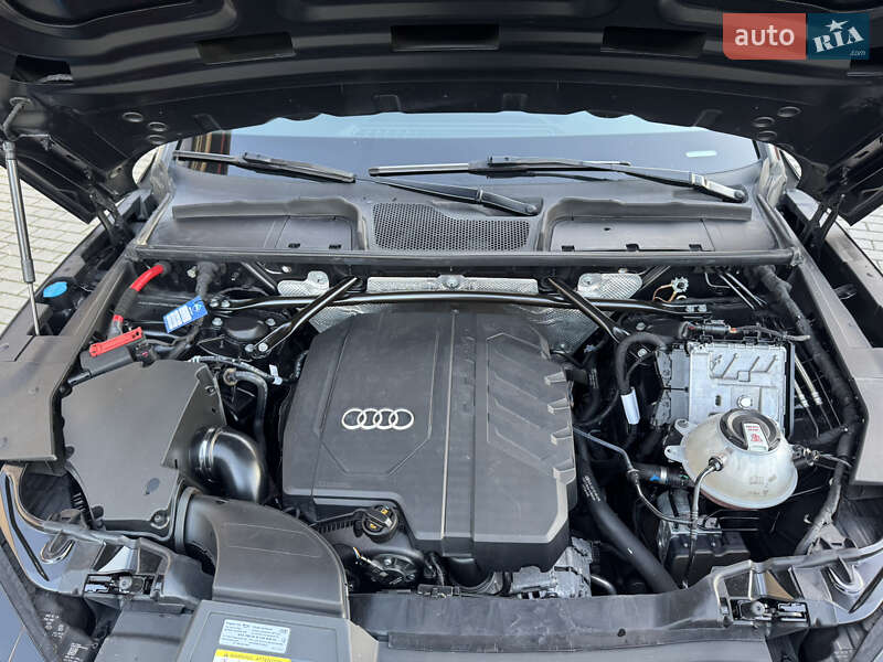 Позашляховик / Кросовер Audi Q5 2021 в Володимирі