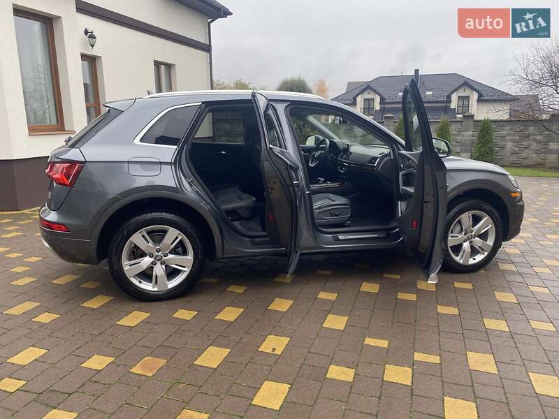 Позашляховик / Кросовер Audi Q5 2017 в Рівному