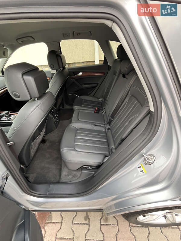 Позашляховик / Кросовер Audi Q5 2021 в Дунаївцях