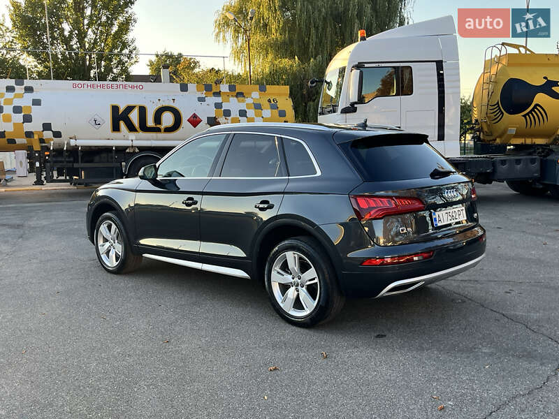 Позашляховик / Кросовер Audi Q5 2017 в Василькові