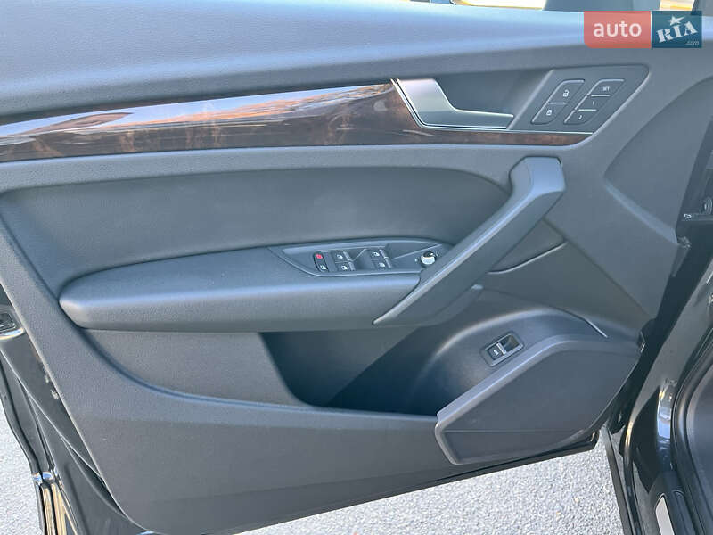 Позашляховик / Кросовер Audi Q5 2017 в Василькові