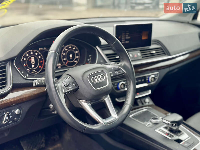 Позашляховик / Кросовер Audi Q5 2018 в Львові