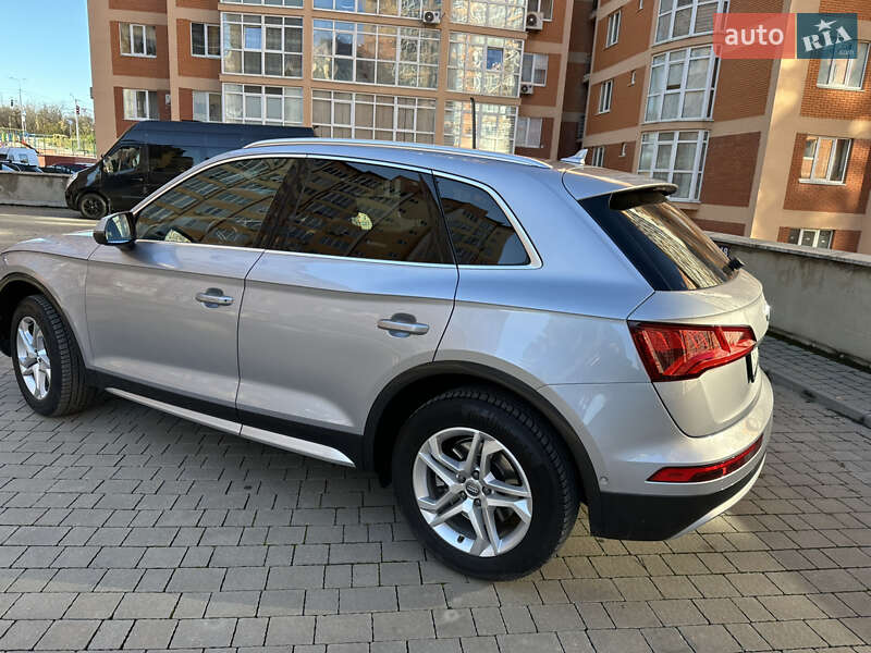 Позашляховик / Кросовер Audi Q5 2019 в Чернівцях