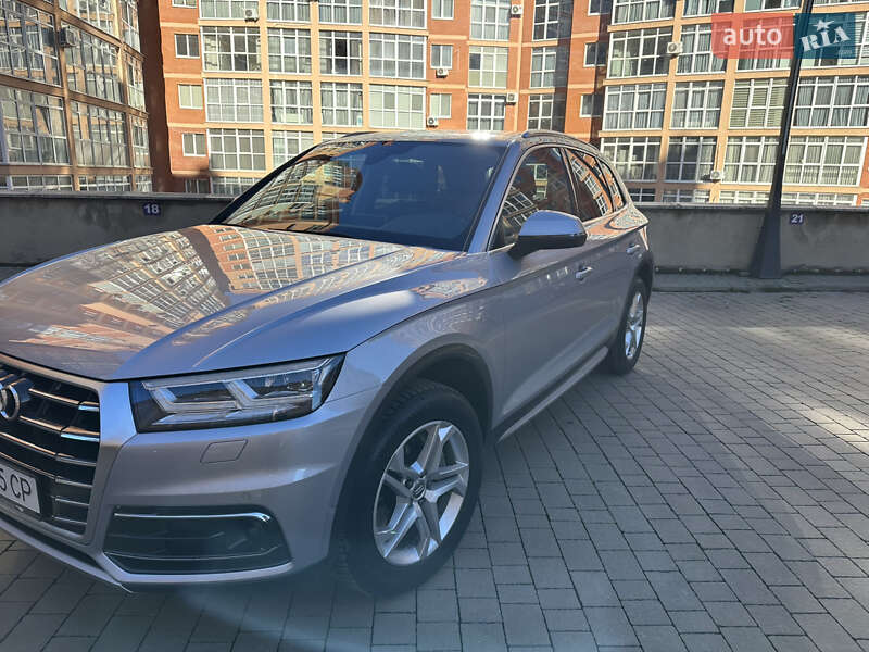 Позашляховик / Кросовер Audi Q5 2019 в Чернівцях
