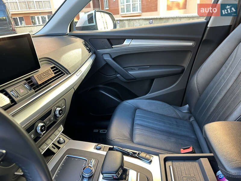 Позашляховик / Кросовер Audi Q5 2019 в Чернівцях