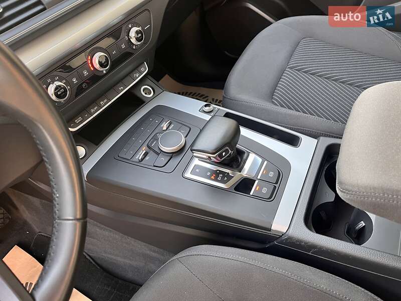 Позашляховик / Кросовер Audi Q5 2018 в Луцьку