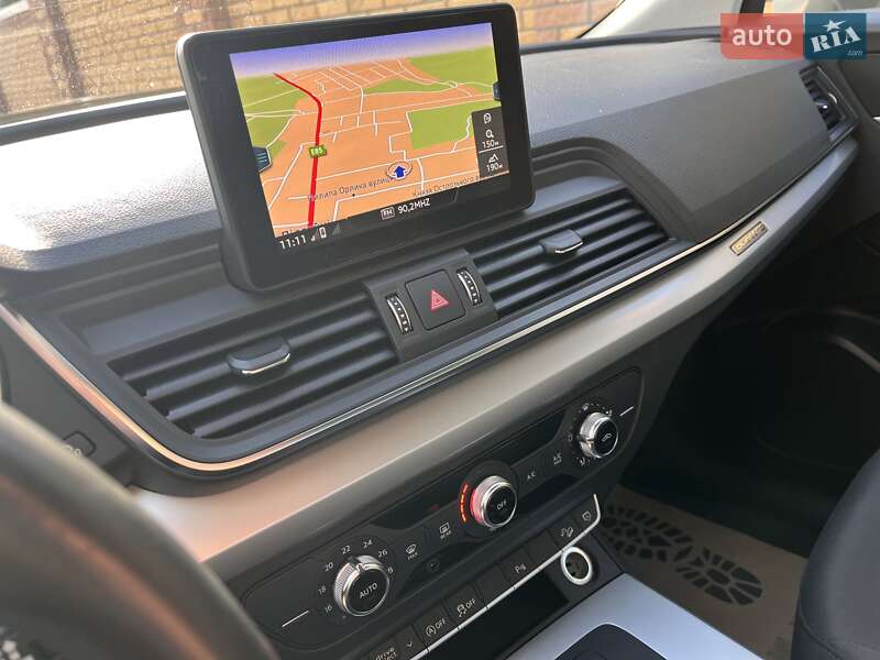 Позашляховик / Кросовер Audi Q5 2018 в Луцьку