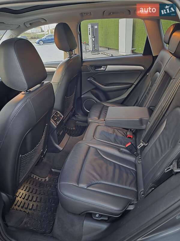 Позашляховик / Кросовер Audi Q5 2015 в Вишневому фото 8 Позашляховик / Кросовер Audi Q5 2015 в Вишневому