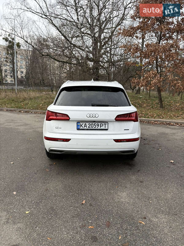 Позашляховик / Кросовер Audi Q5 2018 в Києві