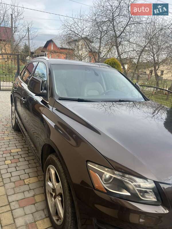 Позашляховик / Кросовер Audi Q5 2010 в Комарному