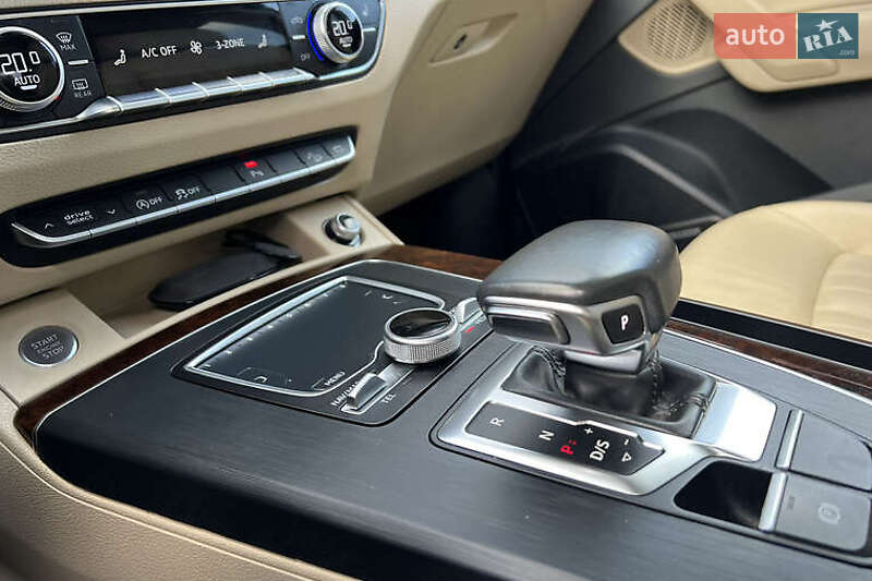 Позашляховик / Кросовер Audi Q5 2017 в Києві