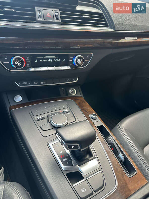 Позашляховик / Кросовер Audi Q5 2019 в Києві