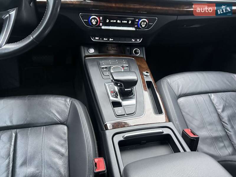 Позашляховик / Кросовер Audi Q5 2018 в Лубнах