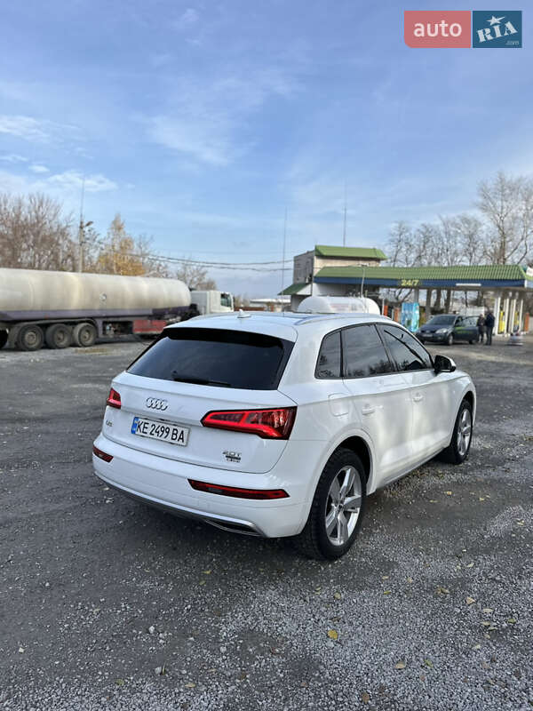 Внедорожник / Кроссовер Audi Q5 2017 в Каменском