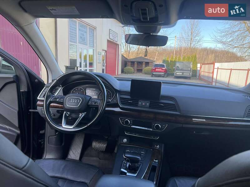 Внедорожник / Кроссовер Audi Q5 2017 в Нововолынске