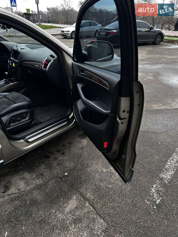 Позашляховик / Кросовер Audi Q5 2011 в Києві