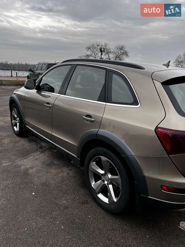 Позашляховик / Кросовер Audi Q5 2011 в Києві