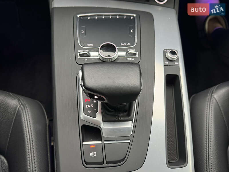 Позашляховик / Кросовер Audi Q5 2019 в Києві