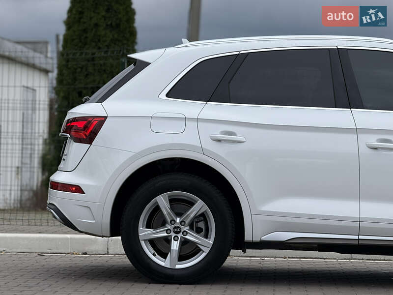 Внедорожник / Кроссовер Audi Q5 2021 в Киеве