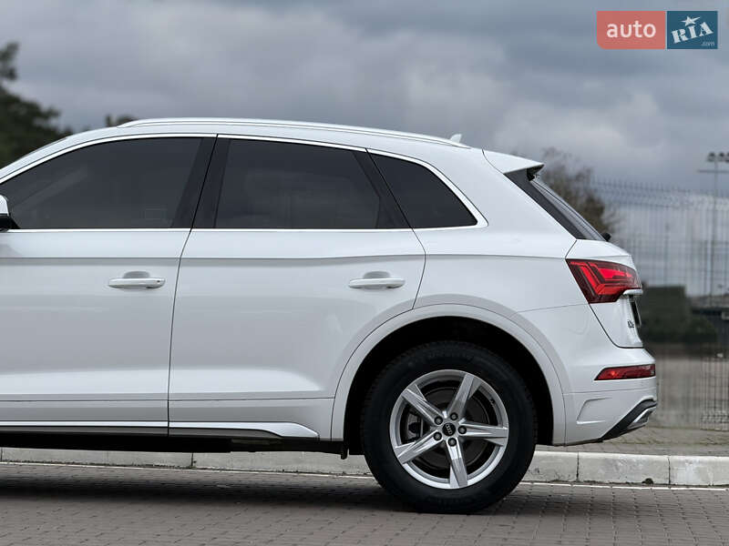 Внедорожник / Кроссовер Audi Q5 2021 в Киеве