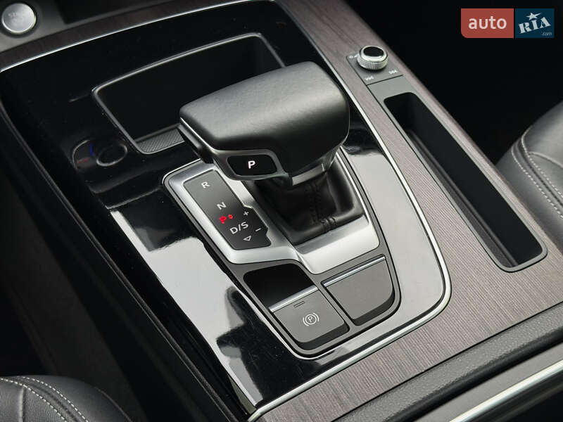 Внедорожник / Кроссовер Audi Q5 2021 в Киеве