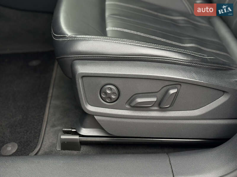 Внедорожник / Кроссовер Audi Q5 2021 в Киеве