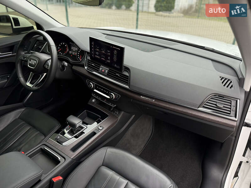 Внедорожник / Кроссовер Audi Q5 2021 в Киеве