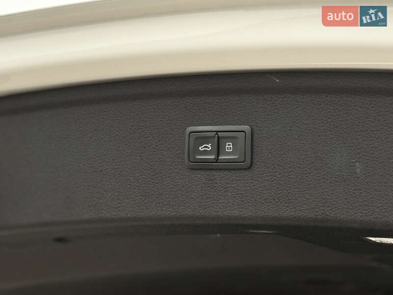 Внедорожник / Кроссовер Audi Q5 2021 в Киеве